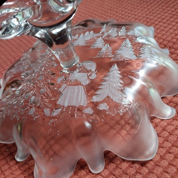 Mikasa Etched Winter Scene Frosted Cake Dessert Pedestal Serving Plate - Picture 3 of 5